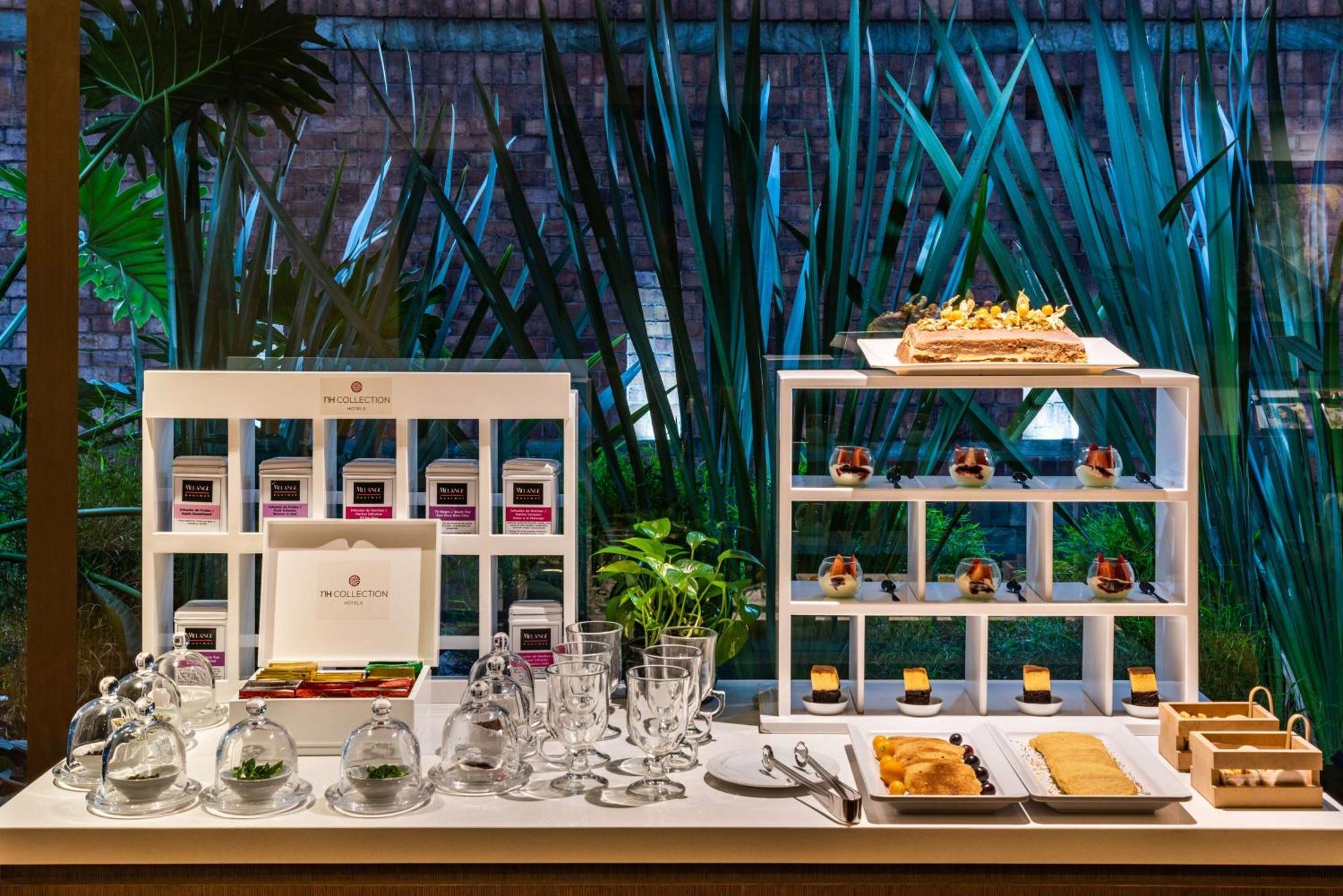 Nh Collection Bogota Andino Royal Hotel Kültér fotó A buffet at a hotel
