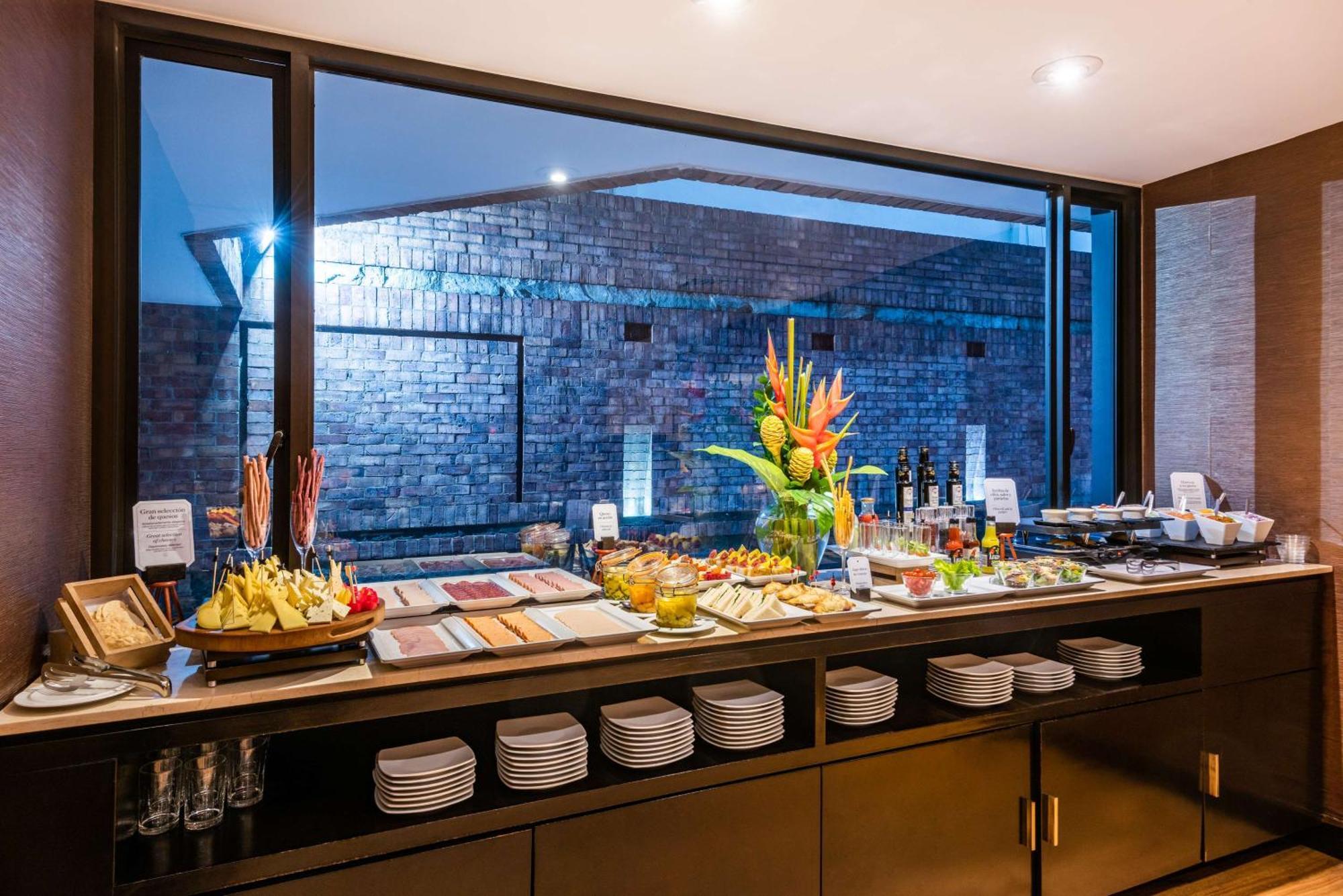Nh Collection Bogota Andino Royal Hotel Kültér fotó The Club at Changi Airport