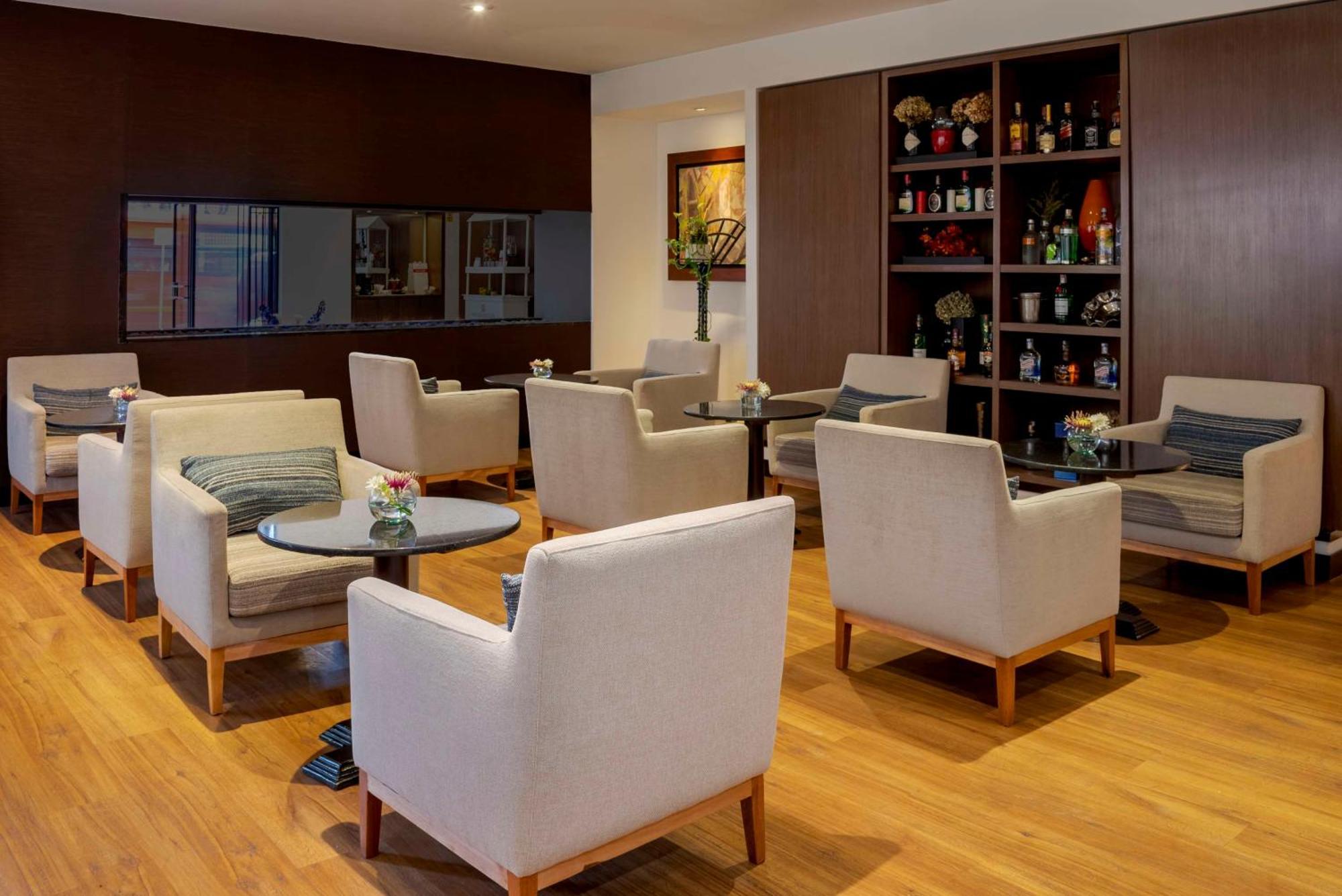 Nh Collection Bogota Andino Royal Hotel Kültér fotó The lounge at the airport