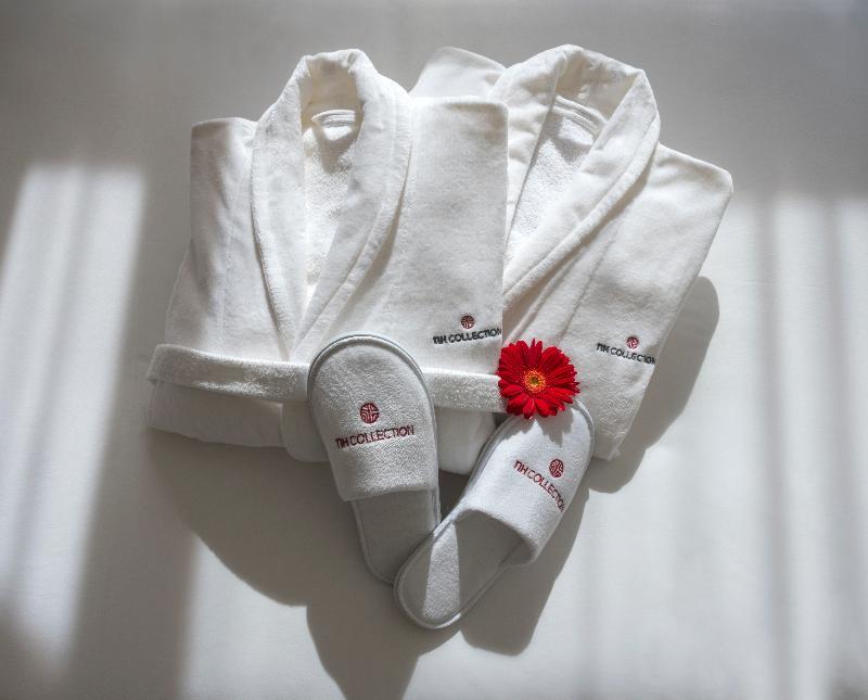 Nh Collection Bogota Andino Royal Hotel Kültér fotó A bathrobe and slippers